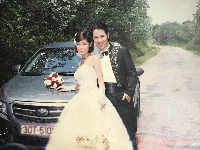 Vợ danh hài Việt nổi tiếng: Đẻ 5 con, nhan sắc nóng bỏng, ở nhà dát vàng chồng vẫn nói thiệt thòi- Ảnh 1. Vợ danh hài Việt nổi tiếng: Đẻ 5 con, nhan sắc nóng bỏng, ở nhà dát vàng chồng vẫn nói thiệt thòi- Ảnh 1.