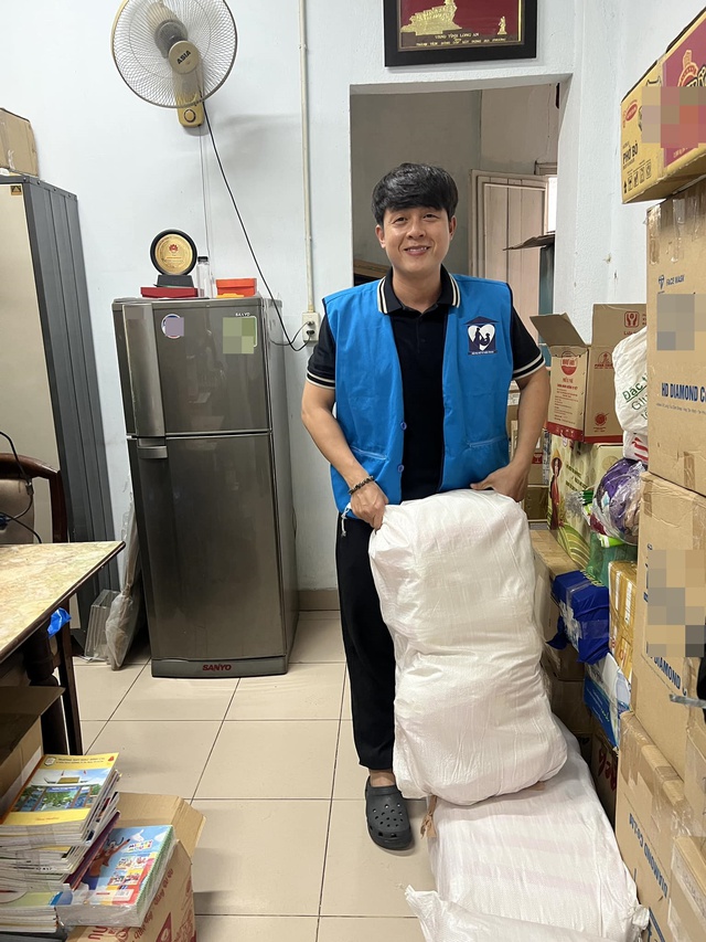 Hoàng tử màn ảnh Việt không cưới vợ, thông báo lên chức bố ở tuổi 42, chăm làm từ thiện, hướng Phật- Ảnh 4. Hoàng tử màn ảnh Việt không cưới vợ, thông báo lên chức bố ở tuổi 42, chăm làm từ thiện, hướng Phật- Ảnh 4.