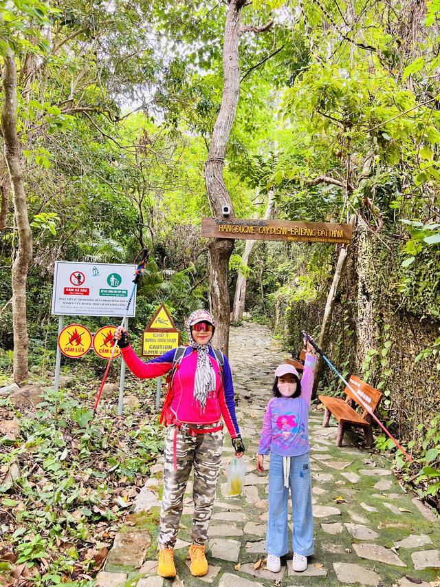 Bà ngoại U70 lái xe máy gần 1000km, quyết đưa cháu đi "phượt" mặc những lời can ngăn- Ảnh 5. Bà ngoại U70 lái xe máy gần 1000km, quyết đưa cháu đi "phượt" mặc những lời can ngăn- Ảnh 5.