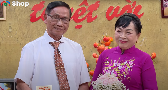 Cụ ông 80 tuổi ở TP.HCM tán đổ cụ bà qua mạng, hẹn hò được 2 tuần đã dẫn nhau "lên phường"- Ảnh 2. Cụ ông 80 tuổi ở TP.HCM tán đổ cụ bà qua mạng, hẹn hò được 2 tuần đã dẫn nhau "lên phường"- Ảnh 2.
