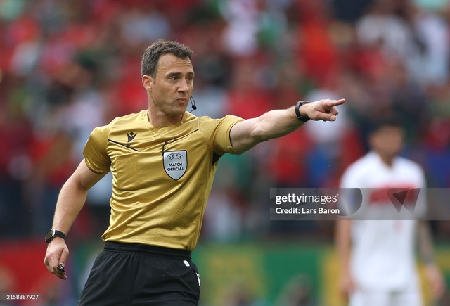 Sự thật chuyện UEFA dùng trọng tài từng dính "phốt" bán độ tác nghiệp ở trận Anh vs Hà Lan- Ảnh 1. Sự thật chuyện UEFA dùng trọng tài từng dính "phốt" bán độ tác nghiệp ở trận Anh vs Hà Lan- Ảnh 1.