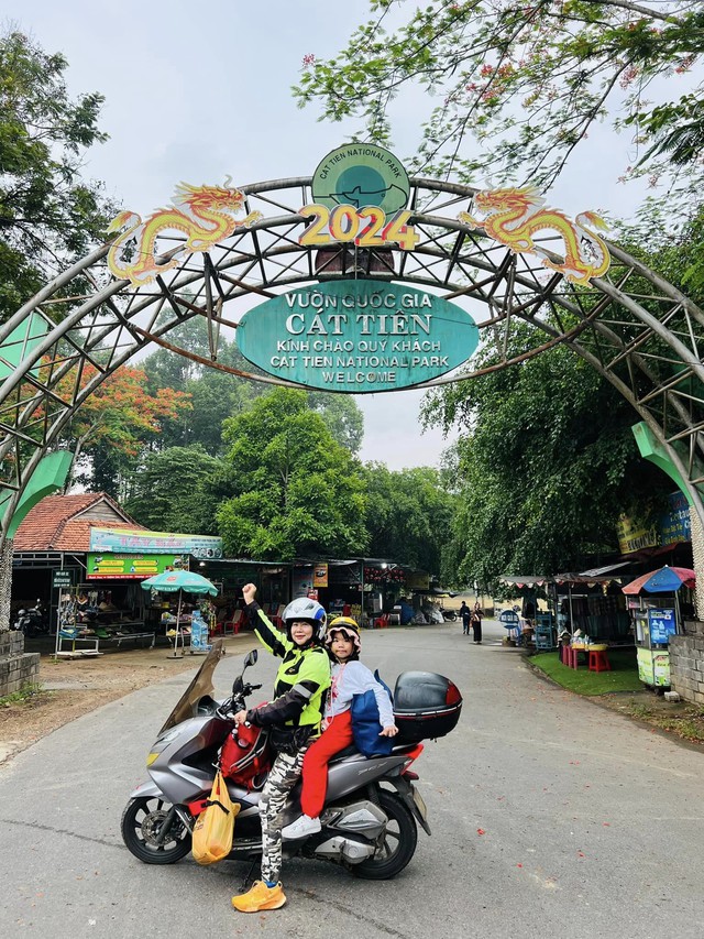 Bà ngoại U70 lái xe máy gần 1000km, quyết đưa cháu đi "phượt" mặc những lời can ngăn- Ảnh 4. Bà ngoại U70 lái xe máy gần 1000km, quyết đưa cháu đi "phượt" mặc những lời can ngăn- Ảnh 4.