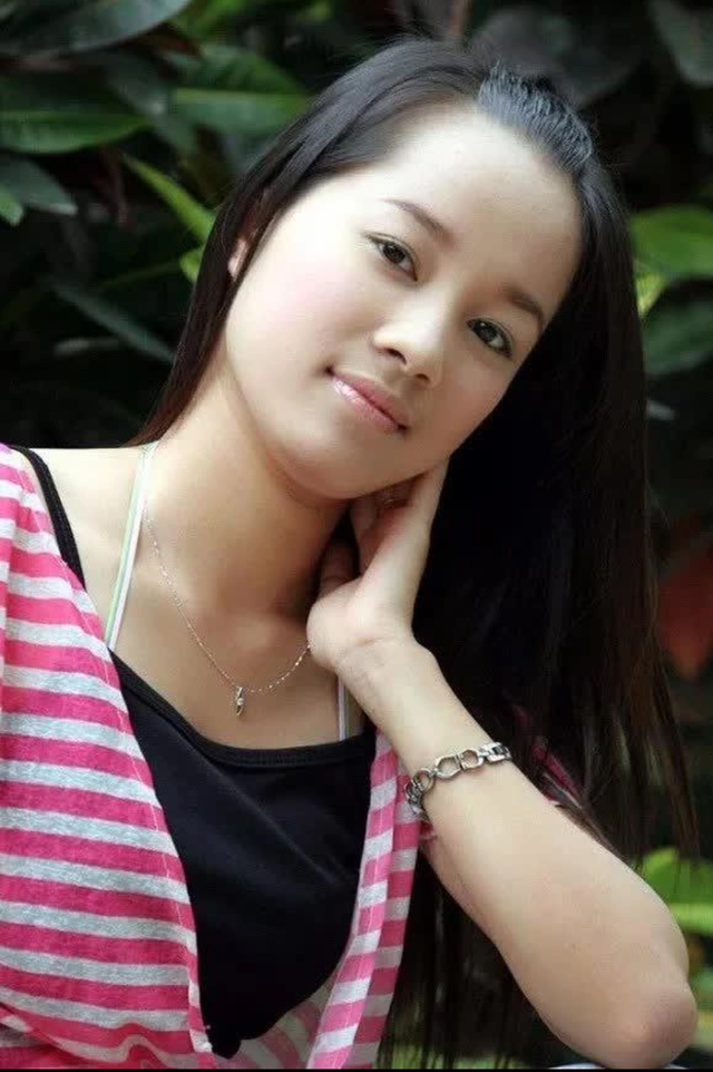 Nàng "Vàng Anh" đình đám vừa được thăng hàm đại úy ở tuổi 39: Ngày càng trẻ đẹp, viên mãn đáng ngưỡng mộ- Ảnh 3. Nàng "Vàng Anh" đình đám vừa được thăng hàm đại úy ở tuổi 39: Ngày càng trẻ đẹp, viên mãn đáng ngưỡng mộ - Ảnh 3.