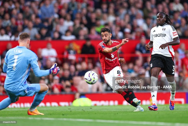 "Xạ thủ" Hà Lan chạm bóng tinh tế, MU giành trọn 3 điểm trong ngày ra quân Premier League - Ảnh 1.