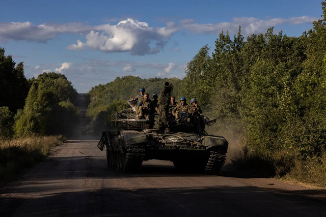 Ukraine phá cây cầu chủ chốt của Nga: - Ảnh 3.