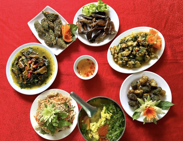 Khách Tây thử đặc sản Hạ Long đắt ngang cua ghẹ, nhận xét: "Lần đầu tiên cũng là lần cuối cùng tôi ăn nó"- Ảnh 5.