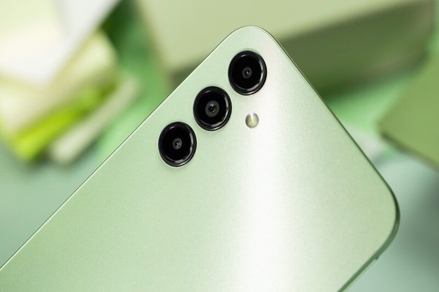 Smartphone Android bán chạy nhất hiện nay: Pin khủng, sạc nhanh tương tự S23 Ultra, giá hơn 4 triệu đồng- Ảnh 3. Smartphone Android bán chạy nhất hiện nay: Pin khủng, sạc nhanh tương tự S23 Ultra, giá hơn 4 triệu đồng- Ảnh 3.