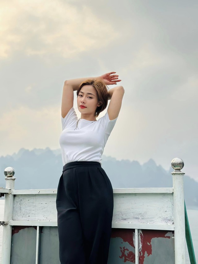 Nhan sắc gợi cảm của mỹ nhân được khán giả tặng danh xưng ''người đẹp điên phim VTV"- Ảnh 3. Nhan sắc gợi cảm của mỹ nhân được khán giả tặng danh xưng ''người đẹp điên phim VTV"- Ảnh 3.
