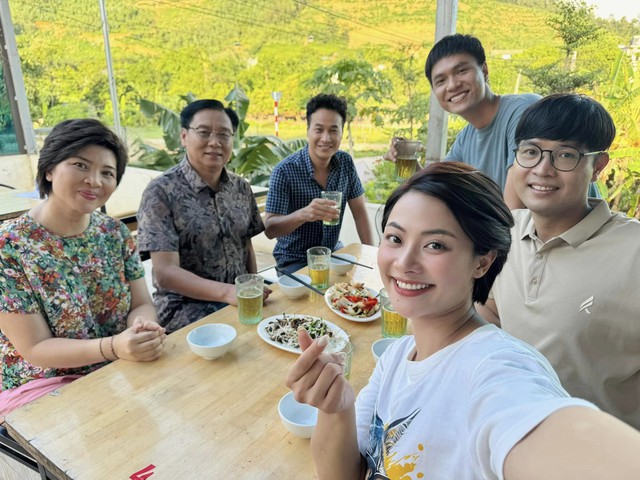 Nhan sắc gợi cảm của mỹ nhân được khán giả tặng danh xưng ''người đẹp điên phim VTV"- Ảnh 1. Nhan sắc gợi cảm của mỹ nhân được khán giả tặng danh xưng ''người đẹp điên phim VTV"- Ảnh 1.