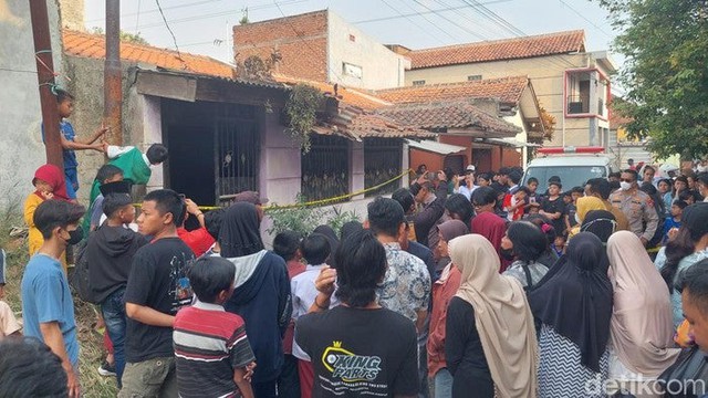 Chồng cũ đến thăm, phát hiện hài cốt của vợ cũ và con trai trên giường, lời nhắn ở bức tường gây ám ảnh- Ảnh 2. Chồng cũ đến thăm, phát hiện hài cốt của vợ cũ và con trai trên giường, lời nhắn ở bức tường gây ám ảnh- Ảnh 2.