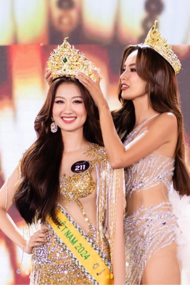 Nhan sắc của Hoa hậu vừa đăng quang ở tuổi 23, có bố là cán bộ Viện kiểm sát, mẹ là hiệu trưởng- Ảnh 3. Nhan sắc của Hoa hậu vừa đăng quang ở tuổi 23, có bố là cán bộ Viện kiểm sát, mẹ là hiệu trưởng- Ảnh 3.