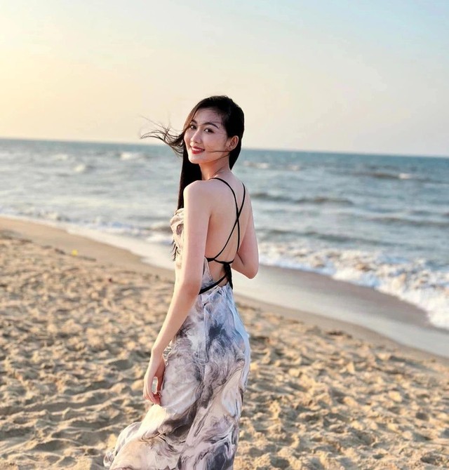 Nhan sắc của Hoa hậu vừa đăng quang ở tuổi 23, có bố là cán bộ Viện kiểm sát, mẹ là hiệu trưởng- Ảnh 12. Nhan sắc của Hoa hậu vừa đăng quang ở tuổi 23, có bố là cán bộ Viện kiểm sát, mẹ là hiệu trưởng- Ảnh 12.