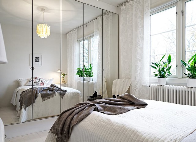 Vì sao không nên đặt gương ở đối diện giường ngủ? - Ảnh 1. Vì sao không nên đặt gương ở đối diện giường ngủ? - Ảnh 1.