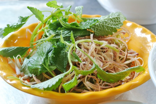 Thử ăn 15g rau kinh giới mỗi ngày thấy cơ thể thay đổi bất ngờ - Ảnh 3. Thử ăn 15g rau kinh giới mỗi ngày thấy cơ thể thay đổi bất ngờ - Ảnh 3.