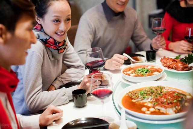 Dù là người thắng hay kẻ thua cuộc, hãy cứ đi HỌP LỚP càng sớm càng tốt, bạn sẽ thấy 'gieo nhân nào, gặt quả ấy' - Ảnh 1. Dù là người thắng hay kẻ thua cuộc, hãy cứ đi HỌP LỚP càng sớm càng tốt, bạn sẽ thấy 'gieo nhân nào, gặt quả ấy' - Ảnh 1.