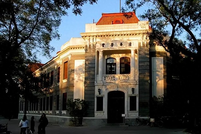 Lộ diện cuộc đời sinh viên đáng thương nhất Đại học Thanh Hoa: Đừng phàn nàn cội nguồn gia đình, bài nào được chia cũng phải đánh tốt! - Ảnh 2. Lộ diện cuộc đời sinh viên đáng thương nhất Đại học Thanh Hoa: Đừng phàn nàn cội nguồn gia đình, bài nào được chia cũng phải đánh tốt! - Ảnh 2.