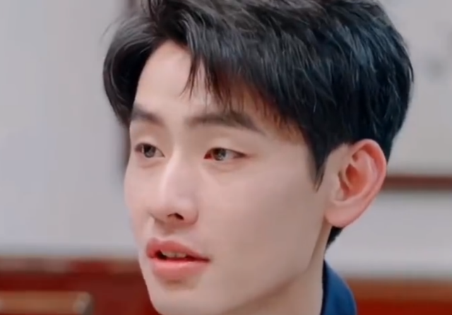 Lộ diện cuộc đời sinh viên đáng thương nhất Đại học Thanh Hoa: Đừng phàn nàn cội nguồn gia đình, bài nào được chia cũng phải đánh tốt! - Ảnh 1. Lộ diện cuộc đời sinh viên đáng thương nhất Đại học Thanh Hoa: Đừng phàn nàn cội nguồn gia đình, bài nào được chia cũng phải đánh tốt! - Ảnh 1.