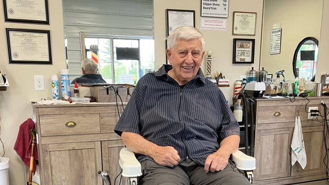 Người đàn ông 91 tuổi này đã làm một công việc duy nhất trong 75 năm - lời khuyên tốt nhất của ông dành cho những người trẻ hiện đại để có một sự nghiệp hạnh phúc lâu dài - Ảnh 1.