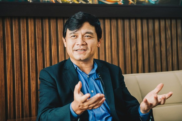 "Sắp Tết, có nên nhảy việc không hay đợi thưởng?": Shark Hưng, Shark Phú nói một câu khiến các bạn trẻ tỉnh ngộ - Ảnh 3. "Sắp Tết, có nên nhảy việc không hay đợi thưởng?": Shark Hưng, Shark Phú nói một câu khiến các bạn trẻ tỉnh ngộ - Ảnh 3.