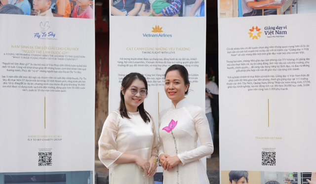 Du khách hào hứng khi vẽ tranh trên giấy rơm, được trải nghiệm làm giấy - Ảnh 11. Du khách hào hứng khi vẽ tranh trên giấy rơm, được trải nghiệm làm giấy - Ảnh 11.