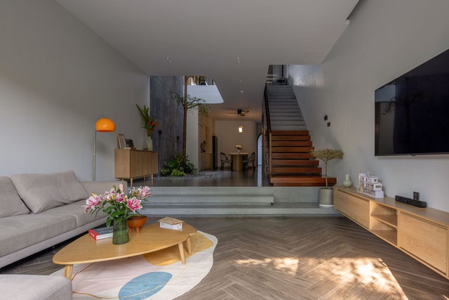 Có gì trong ngôi nhà ống "phủ rèm cây xanh" của gia đình 3 thế hệ xuất hiện trên tạp chí kiến trúc nổi tiếng của Mỹ? - Ảnh 3. Có gì trong ngôi nhà ống "phủ rèm cây xanh" của gia đình 3 thế hệ xuất hiện trên tạp chí kiến trúc nổi tiếng của Mỹ? - Ảnh 3.