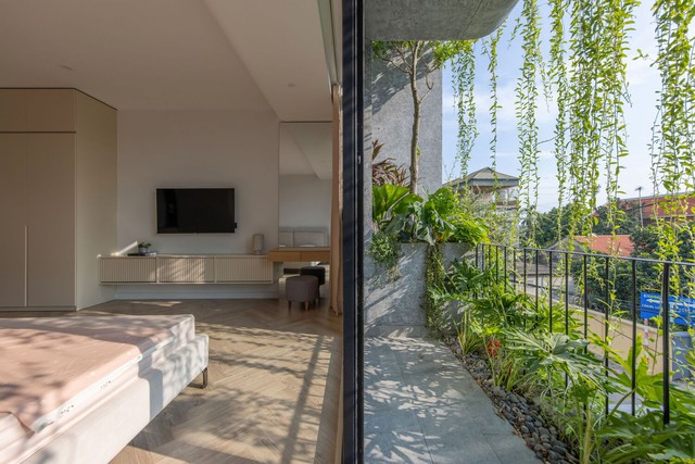 Có gì trong ngôi nhà ống "phủ rèm cây xanh" của gia đình 3 thế hệ xuất hiện trên tạp chí kiến trúc nổi tiếng của Mỹ? - Ảnh 9. Có gì trong ngôi nhà ống "phủ rèm cây xanh" của gia đình 3 thế hệ xuất hiện trên tạp chí kiến trúc nổi tiếng của Mỹ? - Ảnh 9.