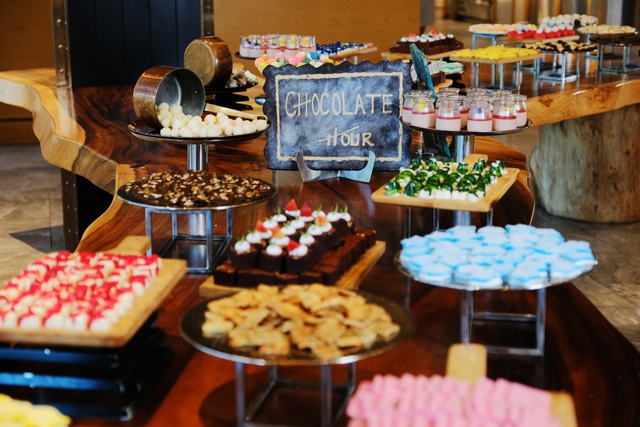 Giáng sinh lạc vào ‘làng Thuỵ Sĩ’ uống vang nóng, bánh gừng, quây quần bên những người thân quý - Ảnh 3. Giáng sinh lạc vào ‘làng Thuỵ Sĩ’ uống vang nóng, bánh gừng, quây quần bên những người thân quý - Ảnh 3.