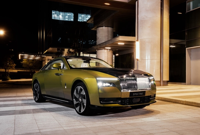 Mẫu xe thuần điện đầu tiên của Rolls-Royce ra mắt tại Việt Nam: Giá gần 18 tỷ đồng! - Ảnh 3.