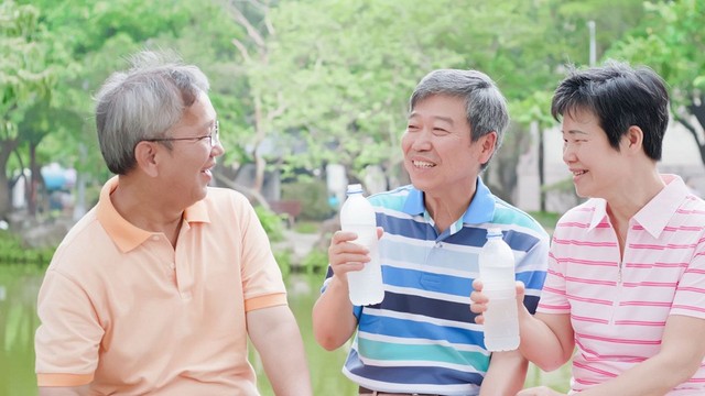 Nhà văn nổi tiếng đón sinh nhật lần thứ 110 tuổi: Từng 2 lần mắc ung thư, nhưng vẫn sống thọ nhờ 5 điều đơn giản chẳng ai nghĩ tới - Ảnh 3. Nhà văn nổi tiếng đón sinh nhật lần thứ 110 tuổi: Từng 2 lần mắc ung thư, nhưng vẫn sống thọ nhờ 5 điều đơn giản chẳng ai nghĩ tới - Ảnh 3.