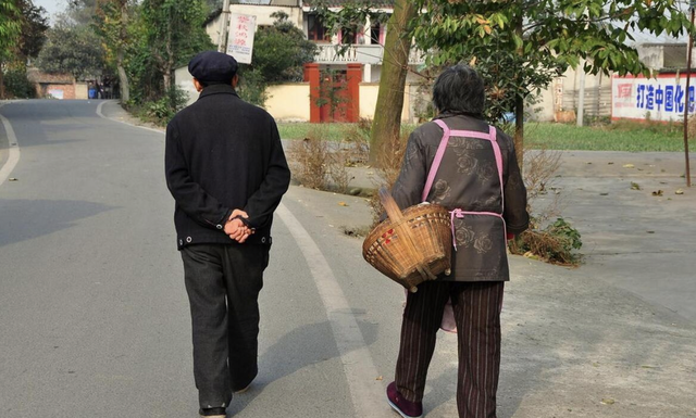 Tôi 66 tuổi nhận ra: Sau khi cha mẹ qua đời, nhiều gia đình tan rã, trai cả phải chịu thiệt thòi, dâu trưởng nấu cỗ xuyên Tết - Ảnh 2. Tôi 66 tuổi nhận ra: Sau khi cha mẹ qua đời, nhiều gia đình tan rã, trai cả phải chịu thiệt thòi, dâu trưởng nấu cỗ xuyên Tết - Ảnh 2.