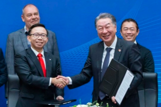 Làm con tỷ phú Phạm Nhật Vượng liệu có sướng?: Ngày bé đi bốc gạch kiếm tiền, lớn lên vẫn bị bố "đì", làm được thì thăng chức, không được thì xuống - Ảnh 2. Làm con tỷ phú Phạm Nhật Vượng liệu có sướng?: Ngày bé đi bốc gạch kiếm tiền, lớn lên vẫn bị bố "đì", làm được thì thăng chức, không được thì xuống - Ảnh 2.