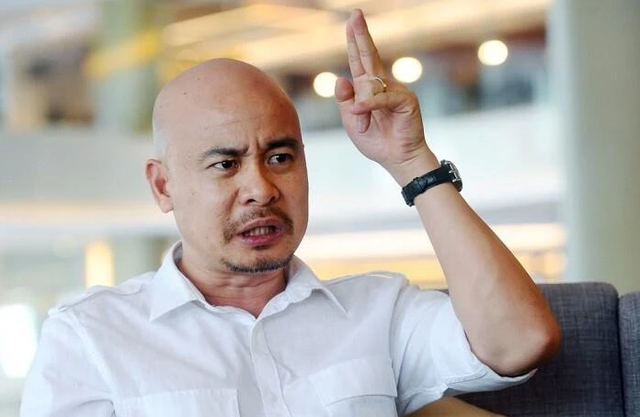 Tưởng rằng công nghệ kéo cả thế giới lại gần, riêng ông Đặng Lê Nguyên Vũ nói "ngồi cạnh nhau còn chụp và post ảnh cho nhau xem là bị khùng": "CNTT quả thực đã làm hỏng chúng ta! Tưởng là kết nối, nhưng thực ra là cắt đứt" - Ảnh 1. Tưởng rằng công nghệ kéo cả thế giới lại gần, riêng ông Đặng Lê Nguyên Vũ nói "ngồi cạnh nhau còn chụp và post ảnh cho nhau xem là bị khùng": "CNTT quả thực đã làm hỏng chúng ta! Tưởng là kết nối, nhưng thực ra là cắt đứt" - Ảnh 1.