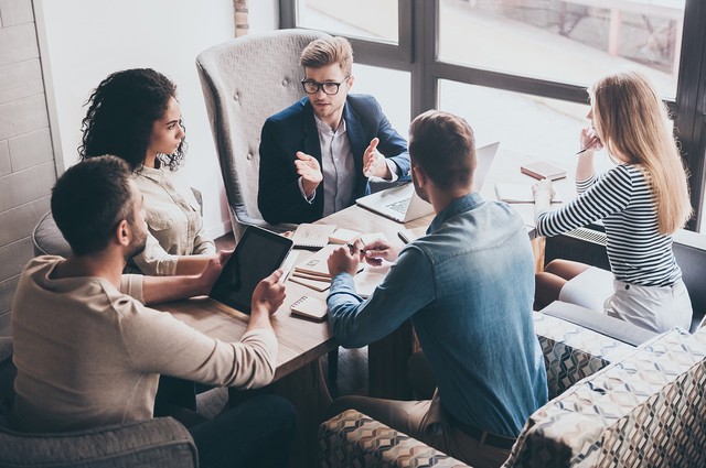 Chủ tịch Trần Đình Long khẳng định, Hòa Phát thành công như hôm nay vì không bị biến thành tập đoàn họ hàng: Làm việc tại công ty "gia đình trị" có gì đặc biệt khiến các nhân viên sợ hãi? - Ảnh 3. Chủ tịch Trần Đình Long khẳng định, Hòa Phát thành công như hôm nay vì không bị biến thành tập đoàn họ hàng: Làm việc tại công ty "gia đình trị" có gì đặc biệt khiến các nhân viên sợ hãi? - Ảnh 3.