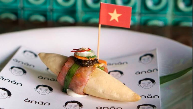 Bữa ăn đắt đỏ tại nhà hàng sao Michelin duy nhất ở TP.HCM khiến khách Tây cũng phải choáng ngợp: Chả giò, bún chả, bánh mì...bỗng hóa thành món ăn thượng lưu - Ảnh 3. Bữa ăn đắt đỏ tại nhà hàng sao Michelin duy nhất ở TP.HCM khiến khách Tây cũng phải choáng ngợp: Chả giò, bún chả, bánh mì...bỗng hóa thành món ăn thượng lưu - Ảnh 3.