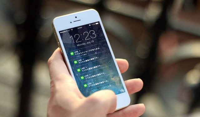 50 tuổi tôi đi họp lớp bị coi thường vì làm nông, lương thấp nhưng khi con trai đến đón, họ chỉ câm lặng và cúi đầu - Ảnh 2. 50 tuổi tôi đi họp lớp bị coi thường vì làm nông, lương thấp nhưng khi con trai đến đón, họ chỉ câm lặng và cúi đầu - Ảnh 2.