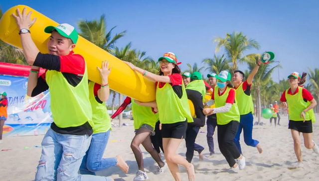 Nhân viên &quot;tiến thoái lưỡng nan&quot; khi công ty tổ chức team building đúng dịp lễ 30/4: Đi thì tiếc ngày nghỉ, không đi thì sợ bị sếp đì - Ảnh 1.