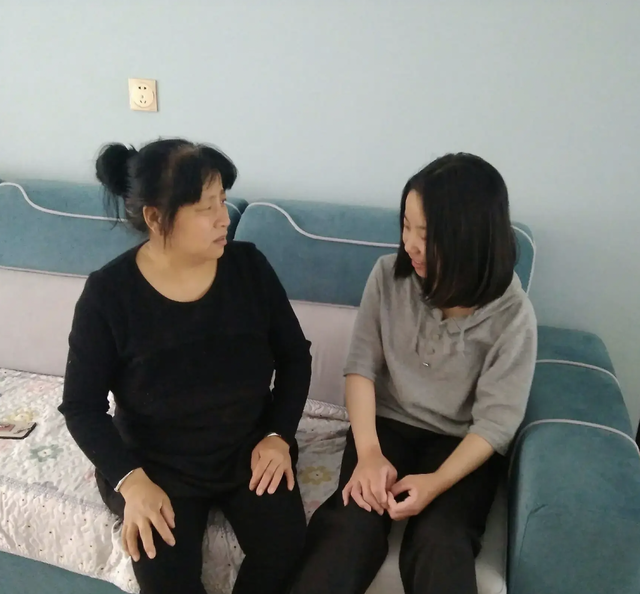 Tôi đau đầu khi biết mẹ mua vòng tay 31 triệu đồng: Có bao nhiêu tiền cống nạp hết cho bọn lừa đảo, giờ tôi phải làm sao? - Ảnh 2. Tôi đau đầu khi biết mẹ mua vòng tay 31 triệu đồng: Có bao nhiêu tiền cống nạp hết cho bọn lừa đảo, giờ tôi phải làm sao? - Ảnh 2.