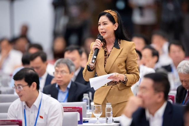 Vợ chồng "vua hàng hiệu" sẽ "song kiếm hợp bích" điều hành doanh nghiệp bàn hàng miễn thuế sân bay - Ảnh 4.