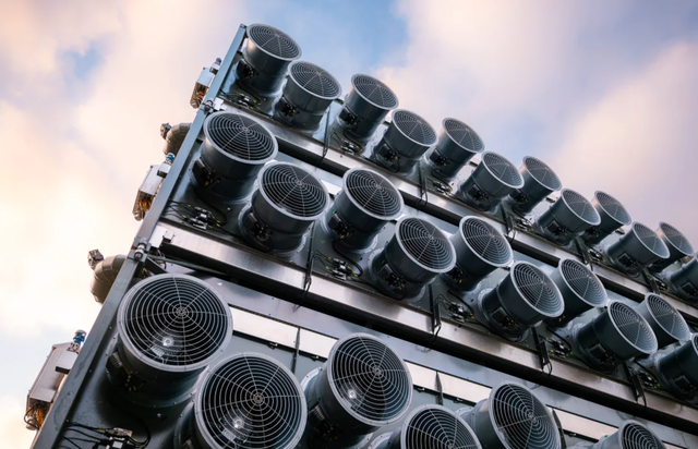 Kinh ngạc ‘máy hút bụi’ khổng lồ nhất thế giới: 1 năm hút 36.000 tấn CO2 tương đương cắt giảm 7.800 xe xăng, 2050 đặt mục tiêu thu giữ 1 tỷ tấn, chi phí ước tính 100 USD/tấn - Ảnh 2. Kinh ngạc ‘máy hút bụi’ khổng lồ nhất thế giới: 1 năm hút 36.000 tấn CO2 tương đương cắt giảm 7.800 xe xăng, 2050 đặt mục tiêu thu giữ 1 tỷ tấn, chi phí ước tính 100 USD/tấn - Ảnh 2.