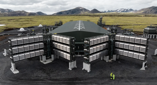 Kinh ngạc ‘máy hút bụi’ khổng lồ nhất thế giới: 1 năm hút 36.000 tấn CO2 tương đương cắt giảm 7.800 xe xăng, 2050 đặt mục tiêu thu giữ 1 tỷ tấn, chi phí ước tính 100 USD/tấn - Ảnh 1. Kinh ngạc ‘máy hút bụi’ khổng lồ nhất thế giới: 1 năm hút 36.000 tấn CO2 tương đương cắt giảm 7.800 xe xăng, 2050 đặt mục tiêu thu giữ 1 tỷ tấn, chi phí ước tính 100 USD/tấn - Ảnh 1.