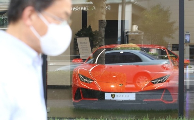 Chuyện gì đang xảy ra ở Hàn Quốc: Rolls-Royce, Bentley, Maybach không còn của giới thượng lưu, giới trẻ ám ảnh văn hóa phô trương, không có tiền cũng phải "đú" siêu xe - Ảnh 2. Chuyện gì đang xảy ra ở Hàn Quốc: Rolls-Royce, Bentley, Maybach không còn của giới thượng lưu, giới trẻ ám ảnh văn hóa phô trương, không có tiền cũng phải "đú" siêu xe - Ảnh 2.