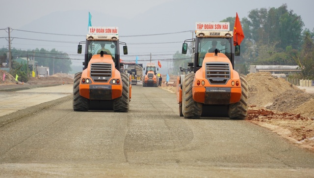 Giám đốc Tập đoàn Sơn Hải: Thông xe kỹ thuật cao tốc Biên Hòa - Vũng Tàu vào 30/4/2025, vượt tiến độ 8 tháng- Ảnh 1. Giám đốc Tập đoàn Sơn Hải: Thông xe kỹ thuật cao tốc Biên Hòa - Vũng Tàu vào 30/4/2025, vượt tiến độ 8 tháng- Ảnh 1.