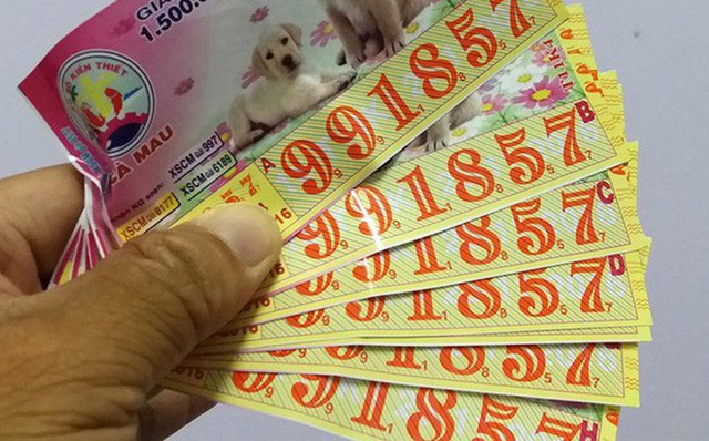 Trúng xổ số 800 cây vàng, người đàn ông liền bỏ vợ con để thoải mái ăn chơi thác loạn, chỉ sau 1 năm báo ứng liền ập đến: Không đủ tiền ăn phở, phải quay về với nghề lái đò thuở cơ hàn - Ảnh 2. Trúng xổ số 800 cây vàng, người đàn ông liền bỏ vợ con để thoải mái ăn chơi thác loạn, chỉ sau 1 năm báo ứng liền ập đến: Không đủ tiền ăn phở, phải quay về với nghề lái đò thuở cơ hàn - Ảnh 2.