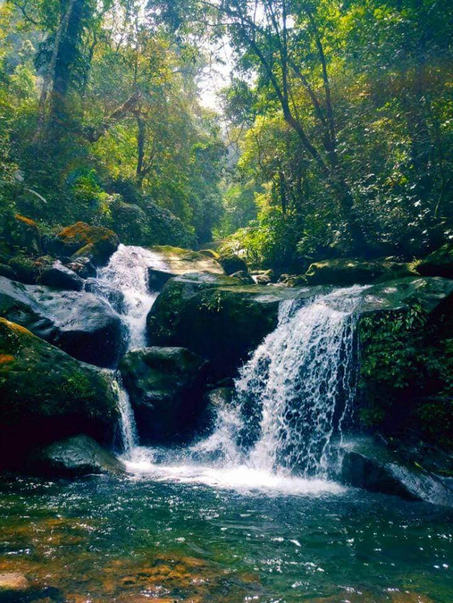 Phát hiện con suối có cái tên đáng sợ, là điểm đến thiên nhiên hoang dã, tránh nóng lý tưởng, chỉ cách Hà Nội 100km - Ảnh 5. Phát hiện con suối có cái tên đáng sợ, là điểm đến thiên nhiên hoang dã, tránh nóng lý tưởng, chỉ cách Hà Nội 100km - Ảnh 5.