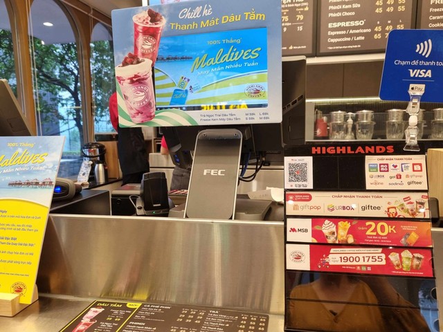 CEO MoMo lý giải sự cần thiết của ví điện tử dù VietQR miễn phí chuyển khoản: "Tại sao có nhiều thương hiệu cà phê đến vậy trong khi cũng đều chỉ bán cà phê?"- Ảnh 5. CEO MoMo lý giải sự cần thiết của ví điện tử dù VietQR miễn phí chuyển khoản: "Tại sao có nhiều thương hiệu cà phê đến vậy trong khi cũng đều chỉ bán cà phê?"- Ảnh 5.