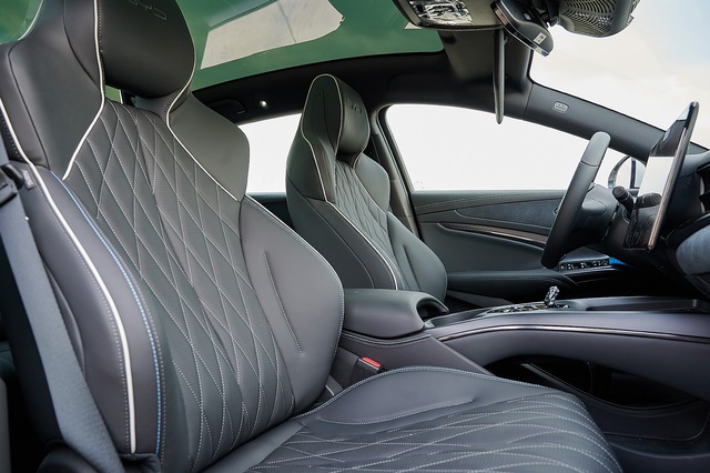 Cận cảnh ‘chiến thần’ BYD Seal - sedan điện hiếm hoi trên thị trường, tăng tốc 0-100km/h trong 3,8 giây - Ảnh 8. Cận cảnh ‘chiến thần’ BYD Seal - sedan điện hiếm hoi trên thị trường, tăng tốc 0-100km/h trong 3,8 giây - Ảnh 8.