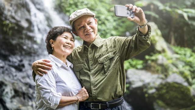 65 tuổi, đi họp lớp: Người thương cũ rủ nối lại tình xưa, tôi đồng thuận nhưng bị con cái phản đối kịch liệt vì 2 lý do- Ảnh 1. 65 tuổi, đi họp lớp: Người thương cũ rủ nối lại tình xưa, tôi đồng thuận nhưng bị con cái phản đối kịch liệt vì 2 lý do- Ảnh 1.
