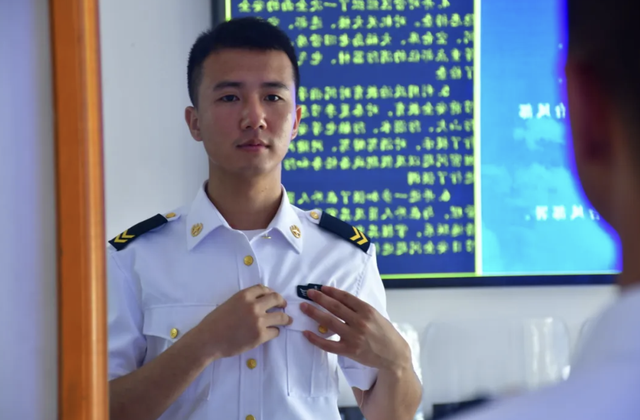 Nam sinh oằn lưng bê gạch bỗng nhận giấy trúng tuyển Đại học top đầu châu Á – 8 năm sau làm nên chuyện lớn, ai cũng phải khâm phục!
- Ảnh 5. Nam sinh oằn lưng bê gạch bỗng nhận giấy trúng tuyển Đại học top đầu châu Á – 8 năm sau làm nên chuyện lớn, ai cũng phải khâm phục!
- Ảnh 5.