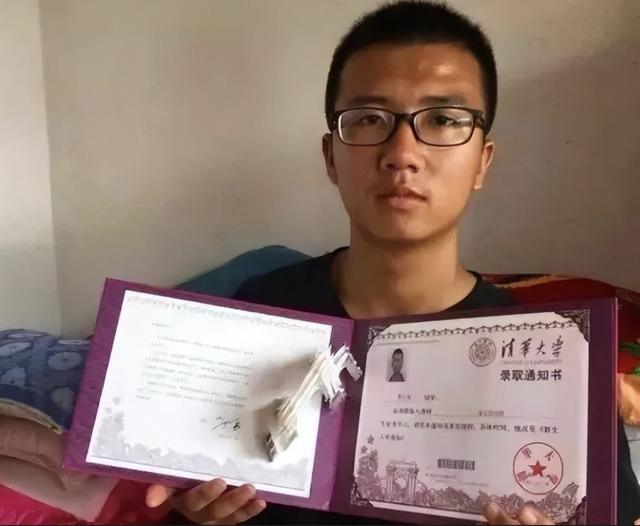 Nam sinh oằn lưng bê gạch bỗng nhận giấy trúng tuyển Đại học top đầu châu Á – 8 năm sau làm nên chuyện lớn, ai cũng phải khâm phục!
- Ảnh 1. Nam sinh oằn lưng bê gạch bỗng nhận giấy trúng tuyển Đại học top đầu châu Á – 8 năm sau làm nên chuyện lớn, ai cũng phải khâm phục!
- Ảnh 1.