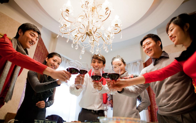 44 tuổi đi họp lớp, lớp trưởng tuyên bố bao toàn bộ 20 người, 3 ngày sau tôi nhận được cuộc gọi từ anh ta liền lập tức rời nhóm chat: Lòng dạ con người thật đáng sợ!- Ảnh 1. 44 tuổi đi họp lớp, lớp trưởng tuyên bố bao toàn bộ 20 người, 3 ngày sau tôi nhận được cuộc gọi từ anh ta liền lập tức rời nhóm chat: Lòng dạ con người thật đáng sợ!- Ảnh 1.